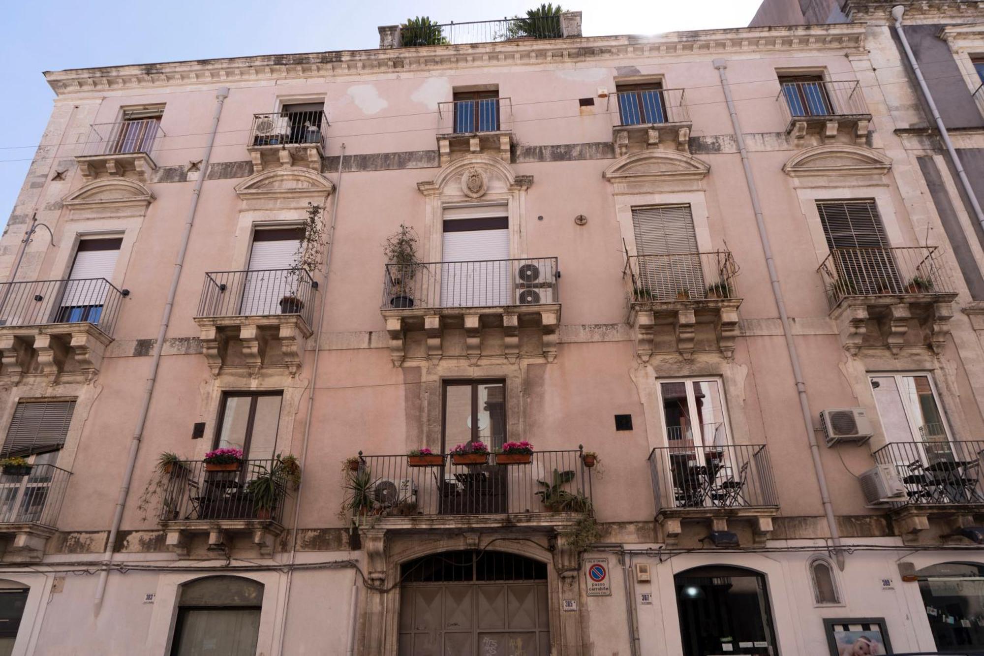 Etna Timeo Central Apartment In Baroque Building Catânia Exterior foto